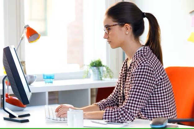 A leady working as a data entry operator